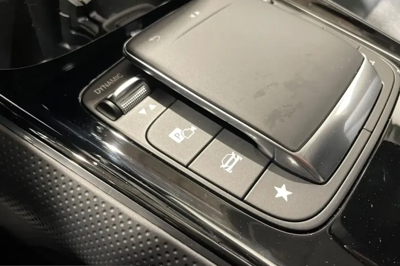 Mercedes-Benz GLA 200 (Clasa GLA) din 2023 cu 10.000 km - oferta MER263577 - foto 21