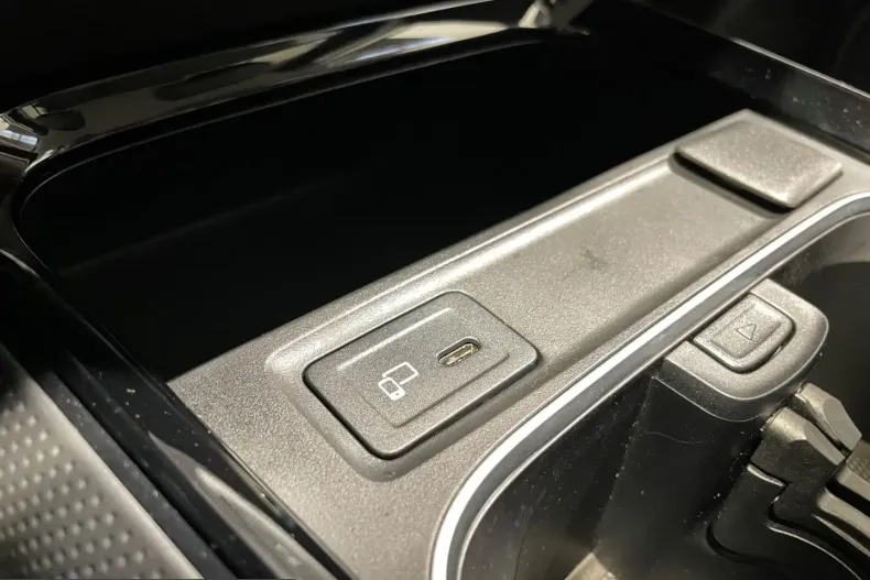 Mercedes-Benz GLA 200 (Clasa GLA) din 2023 cu 10.000 km - oferta MER263577 - foto 22