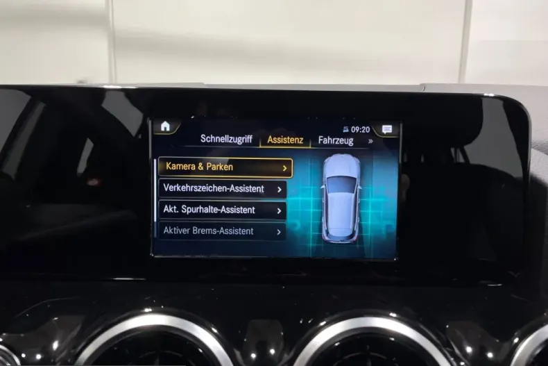 Mercedes-Benz GLA 200 (Clasa GLA) din 2023 cu 10.000 km - oferta MER263577 - foto 24