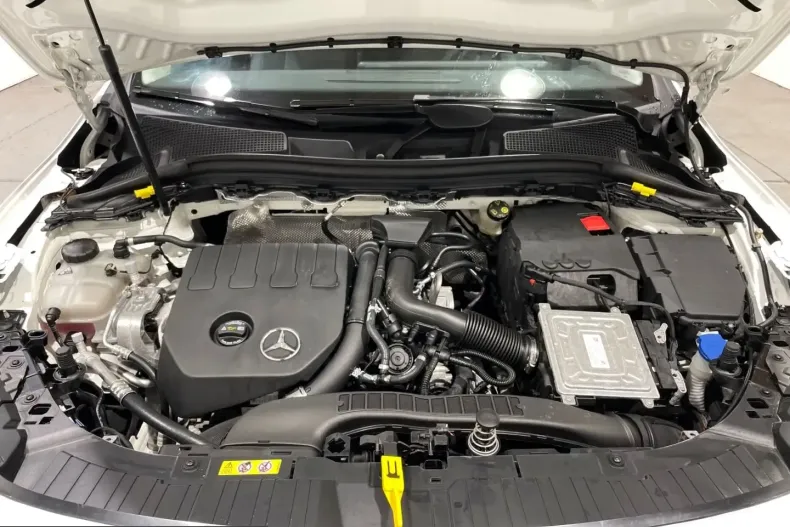 Mercedes-Benz GLA 200 (Clasa GLA) din 2023 cu 10.000 km - oferta MER263577 - foto 26