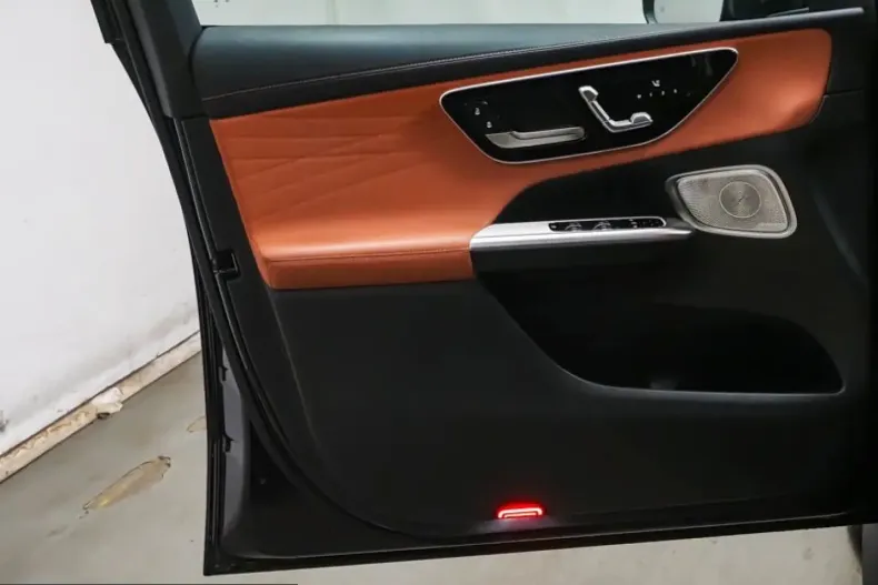 Mercedes-Benz GLC 300 (Clasa GLC) din 2025 cu 29.377 km - oferta MER263952 - foto 9