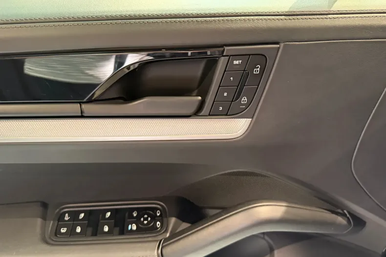 Porsche Cayenne din 2024 cu 39.900 km - oferta POR264059 - foto 16