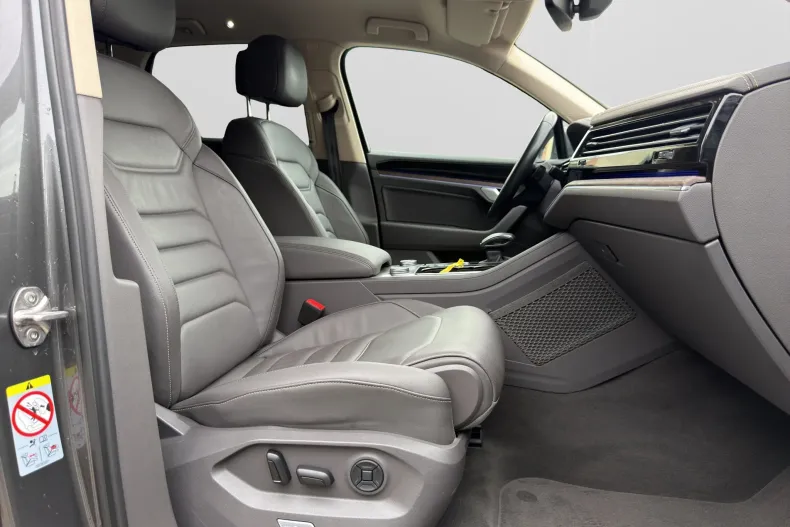 Volkswagen Touareg din 2023 cu 130.000 km - oferta VOL264106 - foto 20