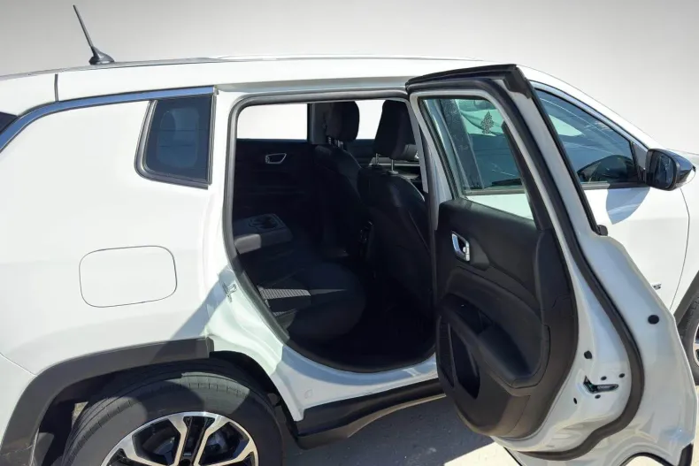 Jeep Compass din 2024 cu 53.796 km - oferta JEE264232 - foto 11