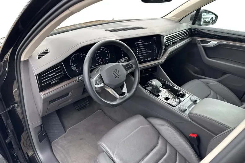 Volkswagen Touareg din 2025 cu 24.044 km - oferta VOL264298 - foto 12