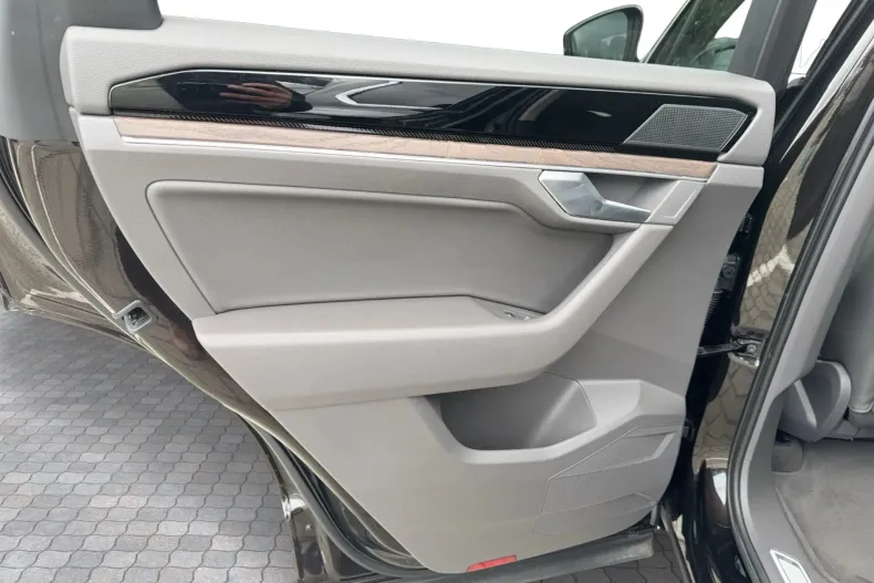 Volkswagen Touareg din 2025 cu 24.044 km - oferta VOL264298 - foto 28