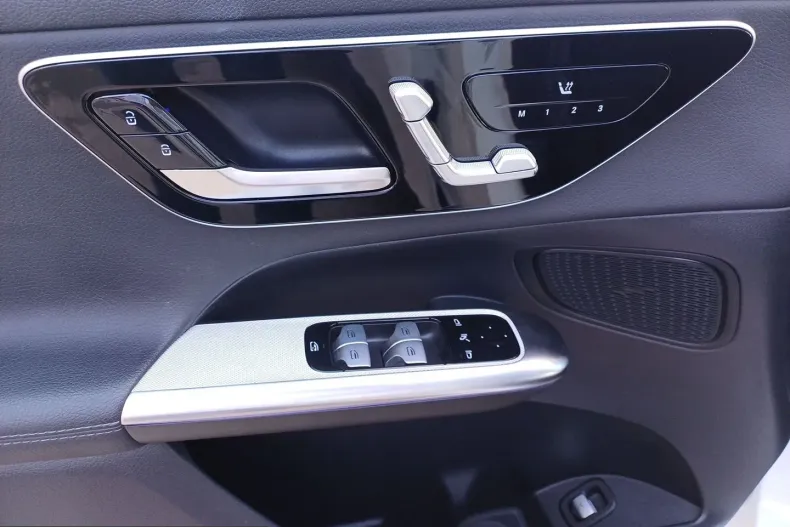 Mercedes-Benz GLC 300 (Clasa GLC) din 2024 cu 58.997 km - oferta MER264477 - foto 18