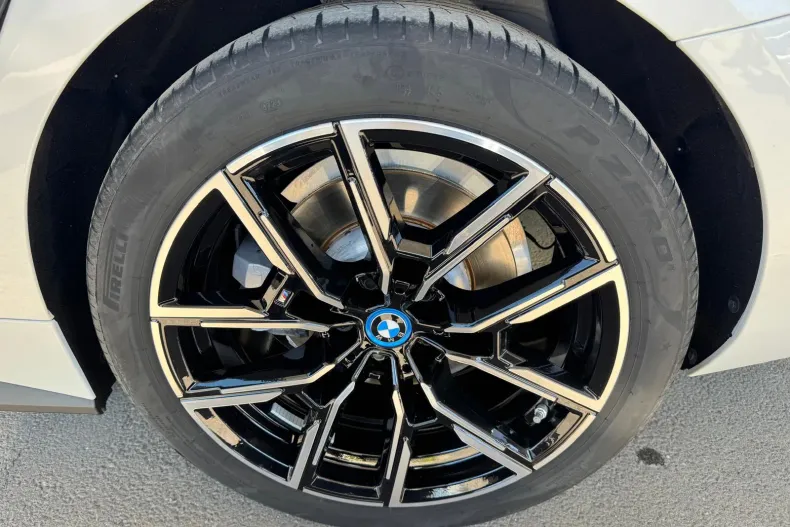 BMW i4 (Seria 4) din 2024 cu 9.700 km - oferta BMW265103 - foto 8