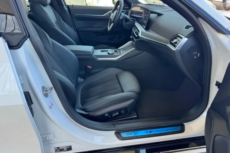 BMW i4 (Seria 4) din 2024 cu 9.700 km - oferta BMW265103 - foto 19