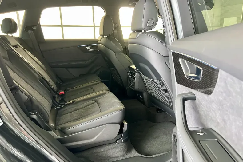 Audi Q7 din 2025 cu 4.800 km - oferta AUD265157 - foto 38