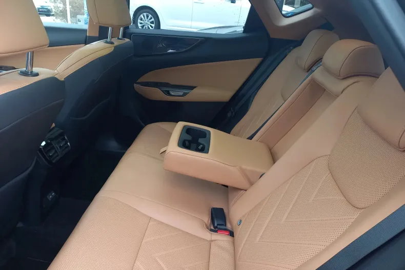 Lexus NX din 2023 cu 10.144 km - oferta LEX265399 - foto 18