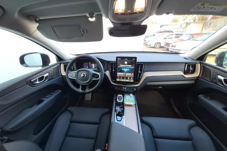 Volvo XC60 din 2025 cu 9.000 km - oferta VOL265485 - foto 14