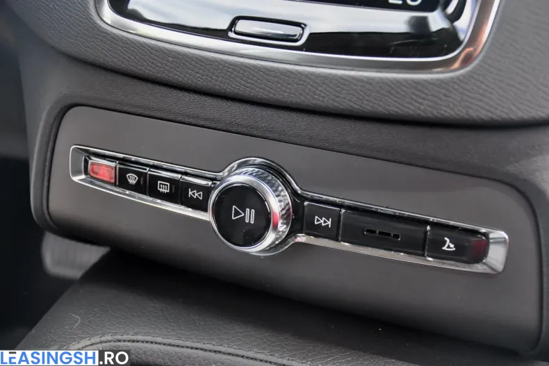 Volvo XC90 din 2021 cu 104.169 km - oferta VOL265497 - foto 24