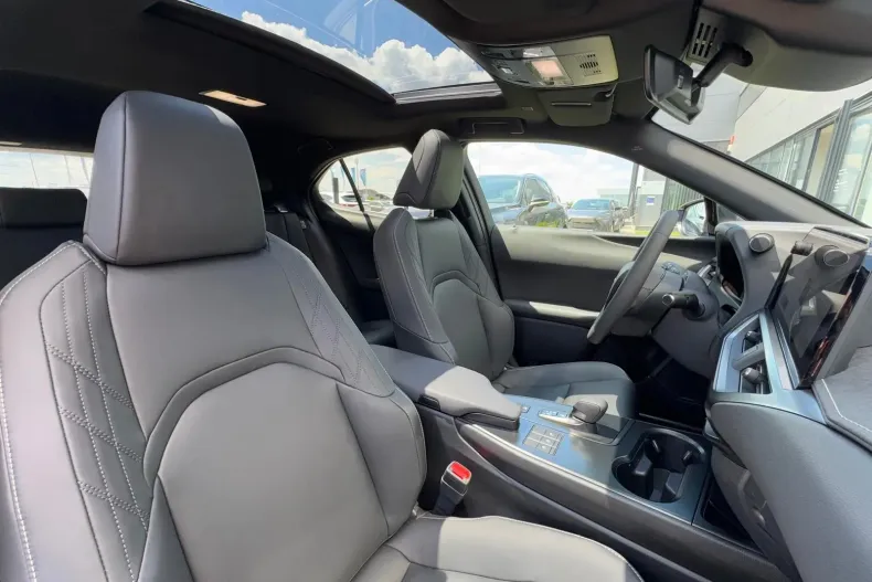 Lexus UX din 2024 cu 4.500 km - oferta LEX265638 - foto 13