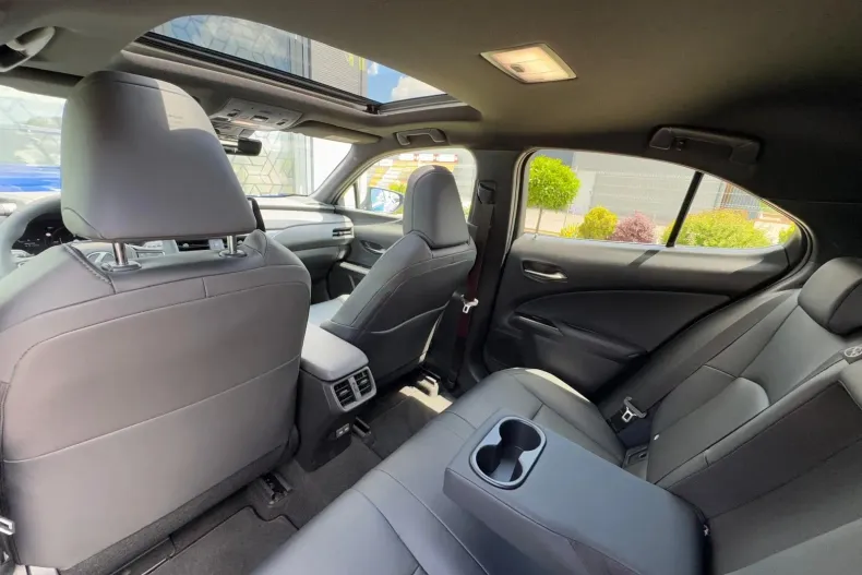 Lexus UX din 2024 cu 4.500 km - oferta LEX265638 - foto 15