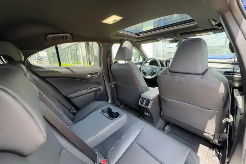 Lexus UX din 2024 cu 4.500 km - oferta LEX265638 - foto 16