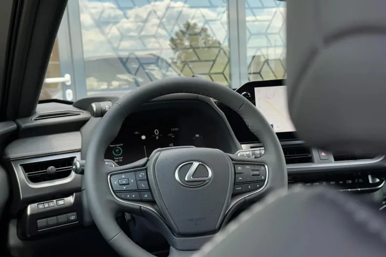 Lexus UX din 2024 cu 4.500 km - oferta LEX265638 - foto 31