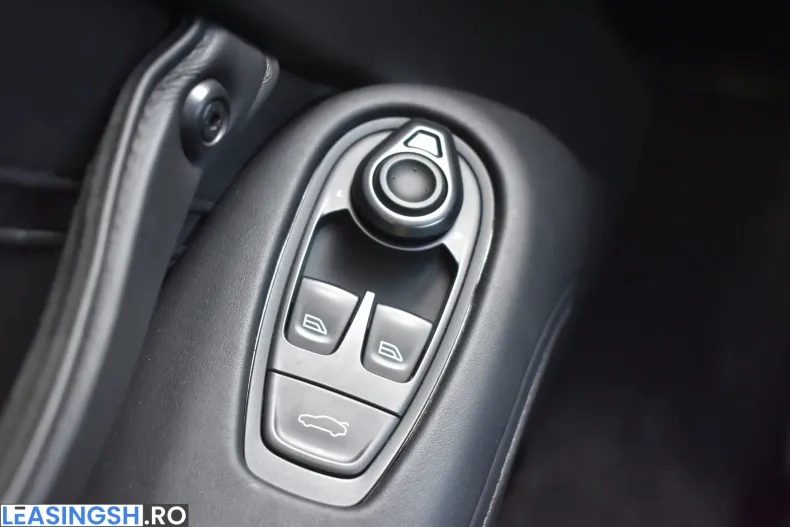 Aston Martin V8 Vantage din 2021 cu 3.100 km - oferta AST265702 - foto 18