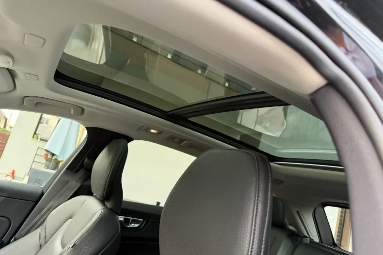 Volvo XC60 din 2022 cu 115.715 km - oferta VOL265951 - foto 4
