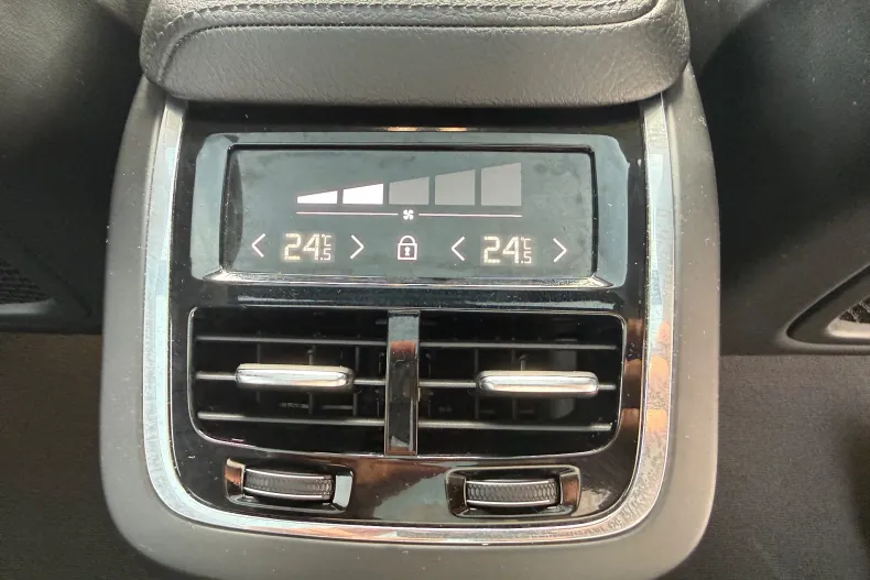 Volvo XC60 din 2022 cu 115.715 km - oferta VOL265951 - foto 29