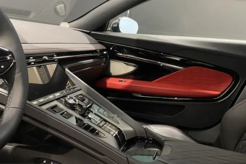 Aston Martin DB12 din 2025 cu 8.500 km - oferta AST266022 - foto 14