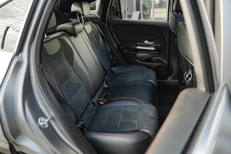 Mercedes-Benz GLA 200 (Clasa GLA) din 2022 cu 121.000 km - oferta MER266140 - foto 10