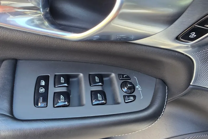 Volvo XC90 din 2020 cu 83.460 km - oferta VOL266157 - foto 11