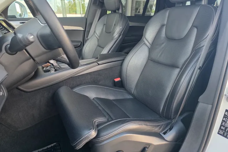 Volvo XC90 din 2020 cu 83.460 km - oferta VOL266157 - foto 13