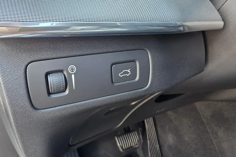 Volvo XC90 din 2020 cu 83.460 km - oferta VOL266157 - foto 14