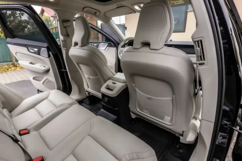 Volvo XC60 din 2023 cu 36.000 km - oferta VOL266212 - foto 8