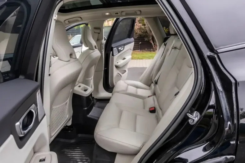 Volvo XC60 din 2023 cu 36.000 km - oferta VOL266212 - foto 10