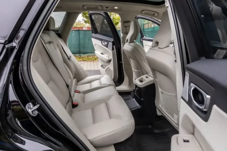 Volvo XC60 din 2023 cu 36.000 km - oferta VOL266212 - foto 37