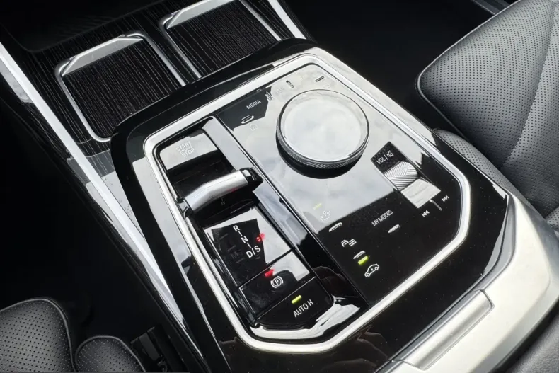 BMW 740 (Seria 7) din 2025 cu 22.721 km - oferta BMW266249 - foto 18