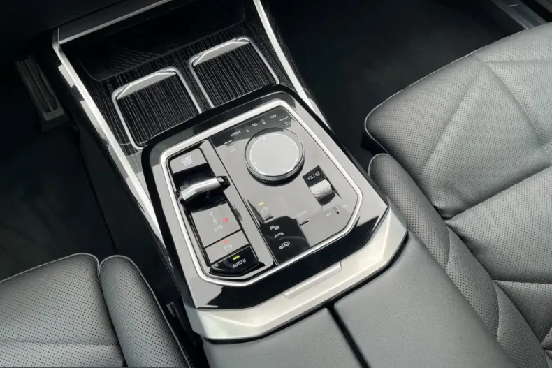 BMW 740 (Seria 7) din 2025 cu 5.990 km - oferta BMW266258 - foto 16