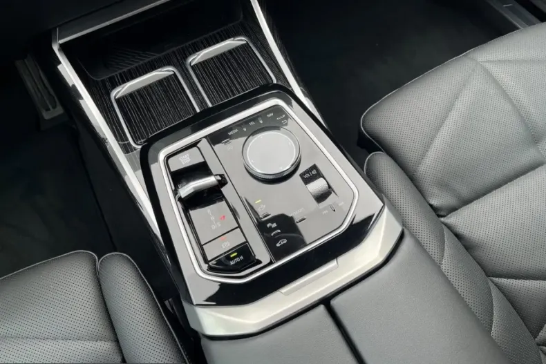 BMW 740 (Seria 7) din 2025 cu 5.990 km - oferta BMW266258 - foto 21