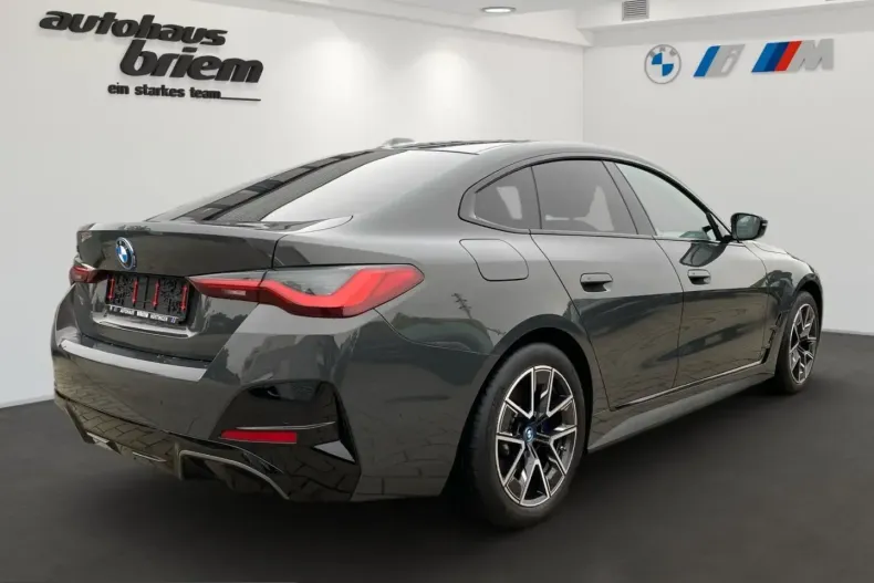 BMW i4 (Seria 4) din 2023 cu 47.900 km - oferta BMW266260 - foto 3