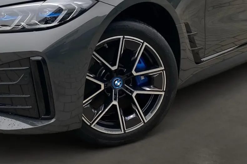 BMW i4 (Seria 4) din 2023 cu 47.900 km - oferta BMW266260 - foto 6