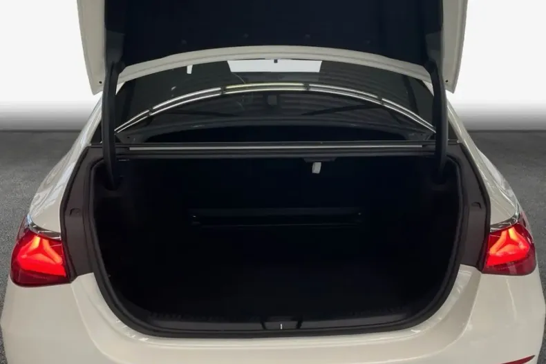 Mercedes-Benz E 200 (Clasa E) din 2025 cu 19.550 km - oferta MER266273 - foto 8