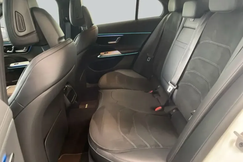 Mercedes-Benz E 200 (Clasa E) din 2025 cu 19.550 km - oferta MER266273 - foto 11