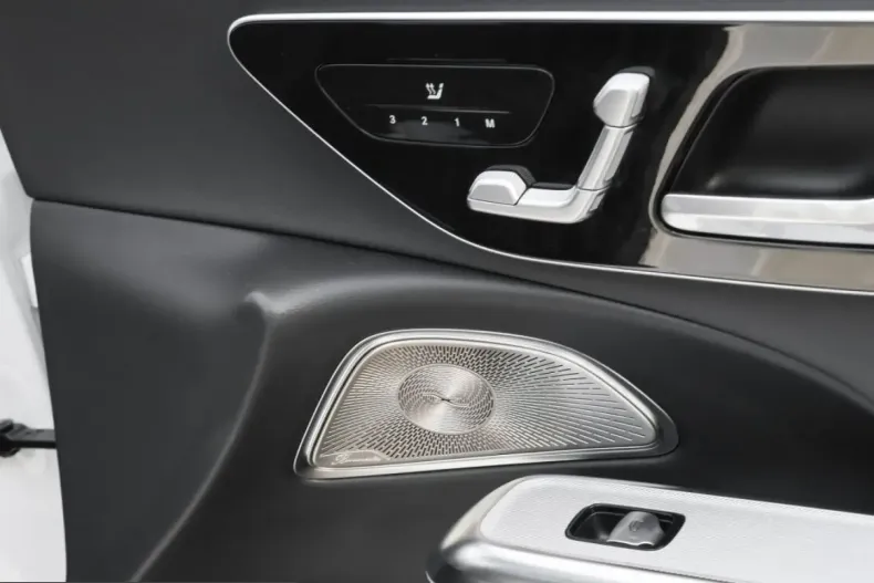 Mercedes-Benz E 200 (Clasa E) din 2025 cu 27.481 km - oferta MER266274 - foto 7