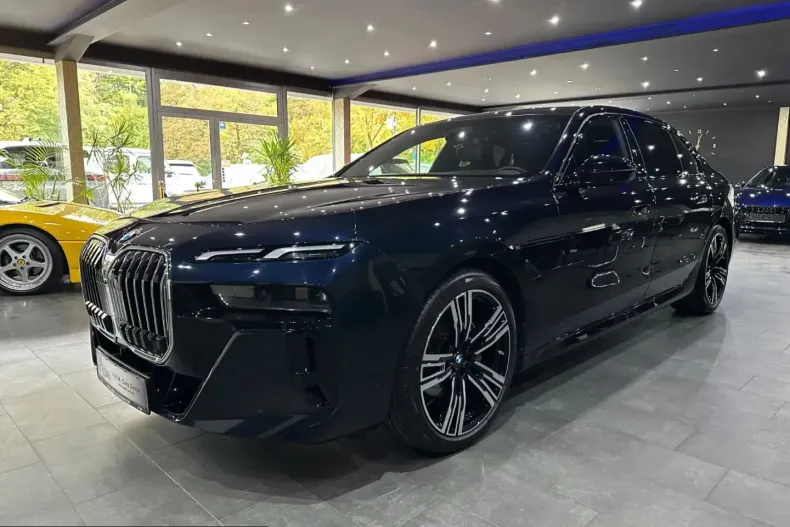 BMW 740 (Seria 7) din 2025 cu 15.000 km - oferta BMW266279 - foto 1
