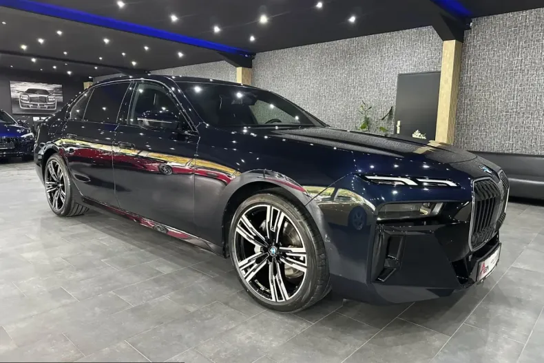 BMW 740 (Seria 7) din 2025 cu 15.000 km - oferta BMW266279 - foto 3