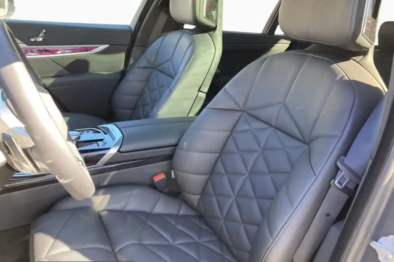 BMW 740 (Seria 7) din 2025 cu 13.350 km - oferta BMW266280 - foto 3