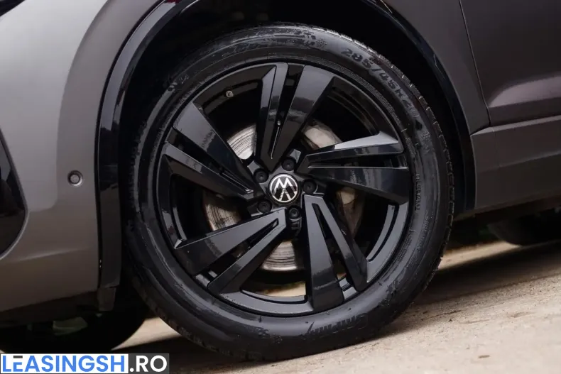 Volkswagen Touareg din 2024 cu 71.400 km - oferta VOL266321 - foto 2