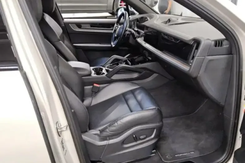Porsche Cayenne din 2023 cu 5.400 km - oferta POR266696 - foto 5