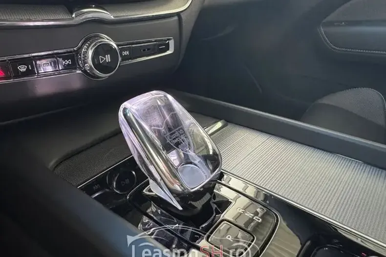 Volvo XC60 din 2023 cu 74.000 km - oferta VOL103145 - foto 7