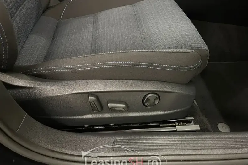 Volkswagen Passat din 2021 cu 71.438 km - oferta VOL102624 - foto 31