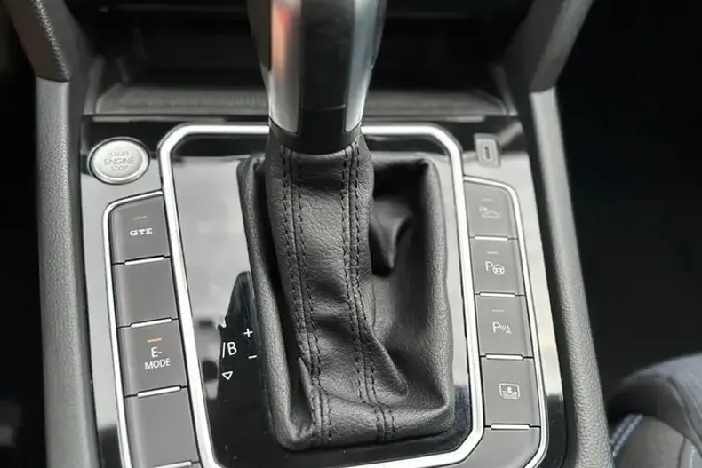 Volkswagen Passat din 2021 cu 144.876 km - oferta VOL101614 - foto 17