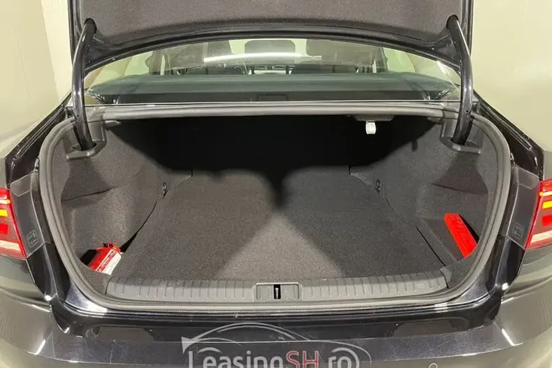 Volkswagen Passat din 2021 cu 82.365 km - oferta VOL101926 - foto 23