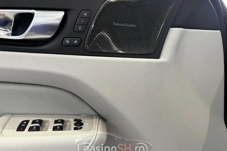 Volvo XC60 din 2025 cu 10 km - oferta VOL102131 - foto 4